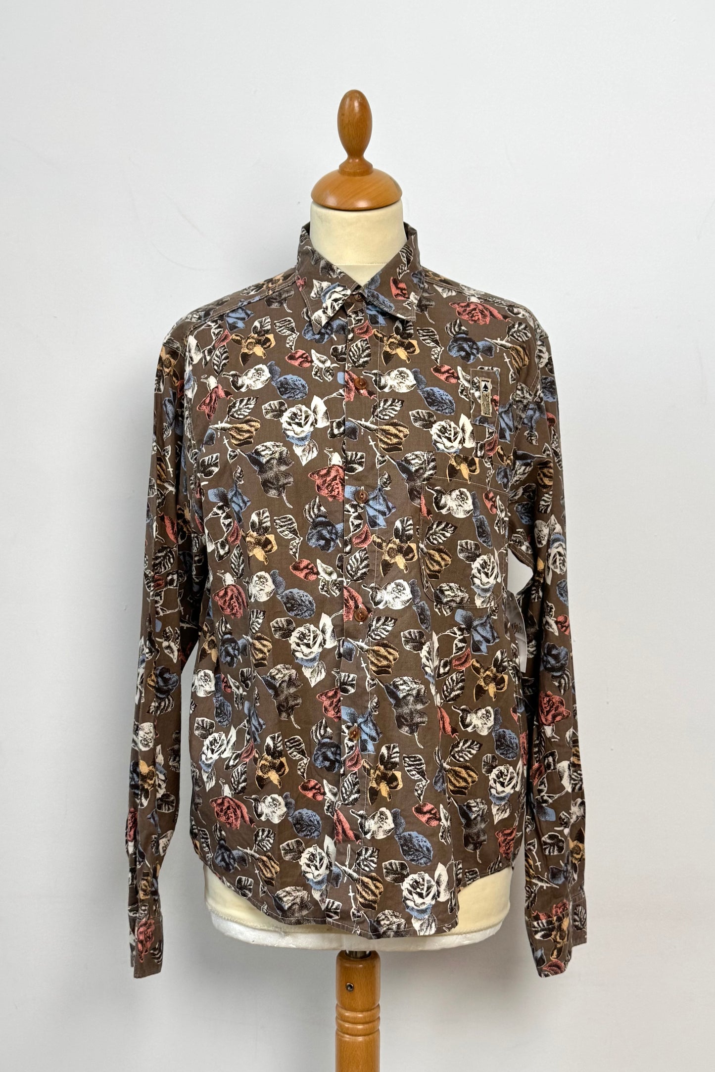 Vintage Graphic Print Shirt in Size S (Men’s/Unisex)