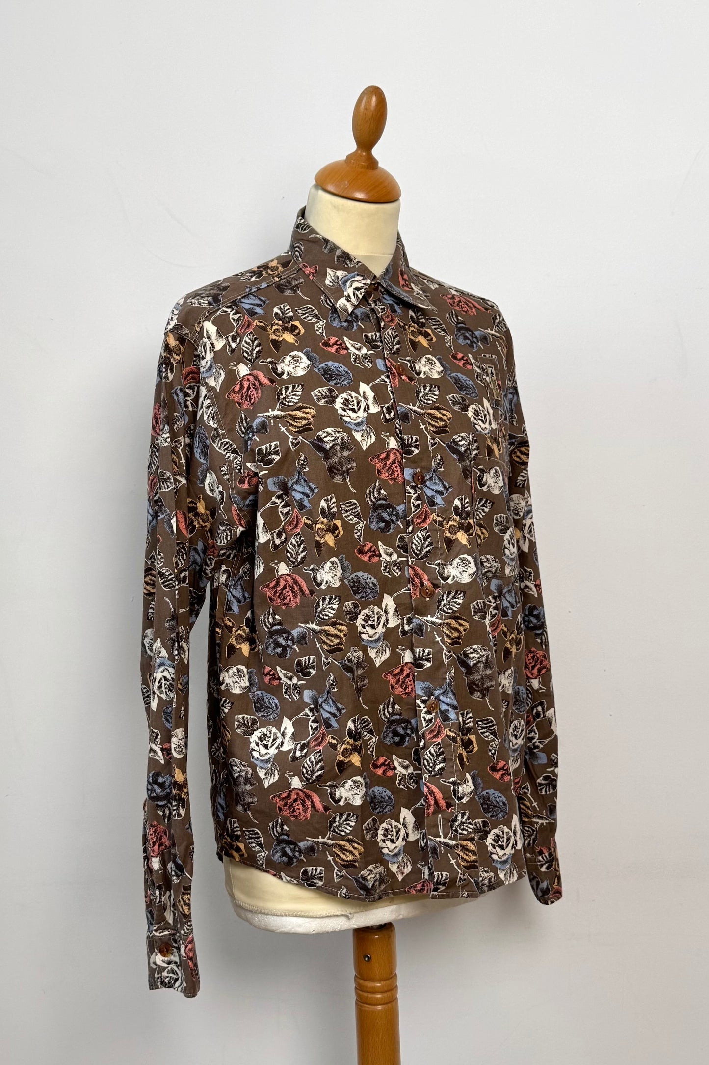 Vintage Graphic Print Shirt in Size S (Men’s/Unisex)