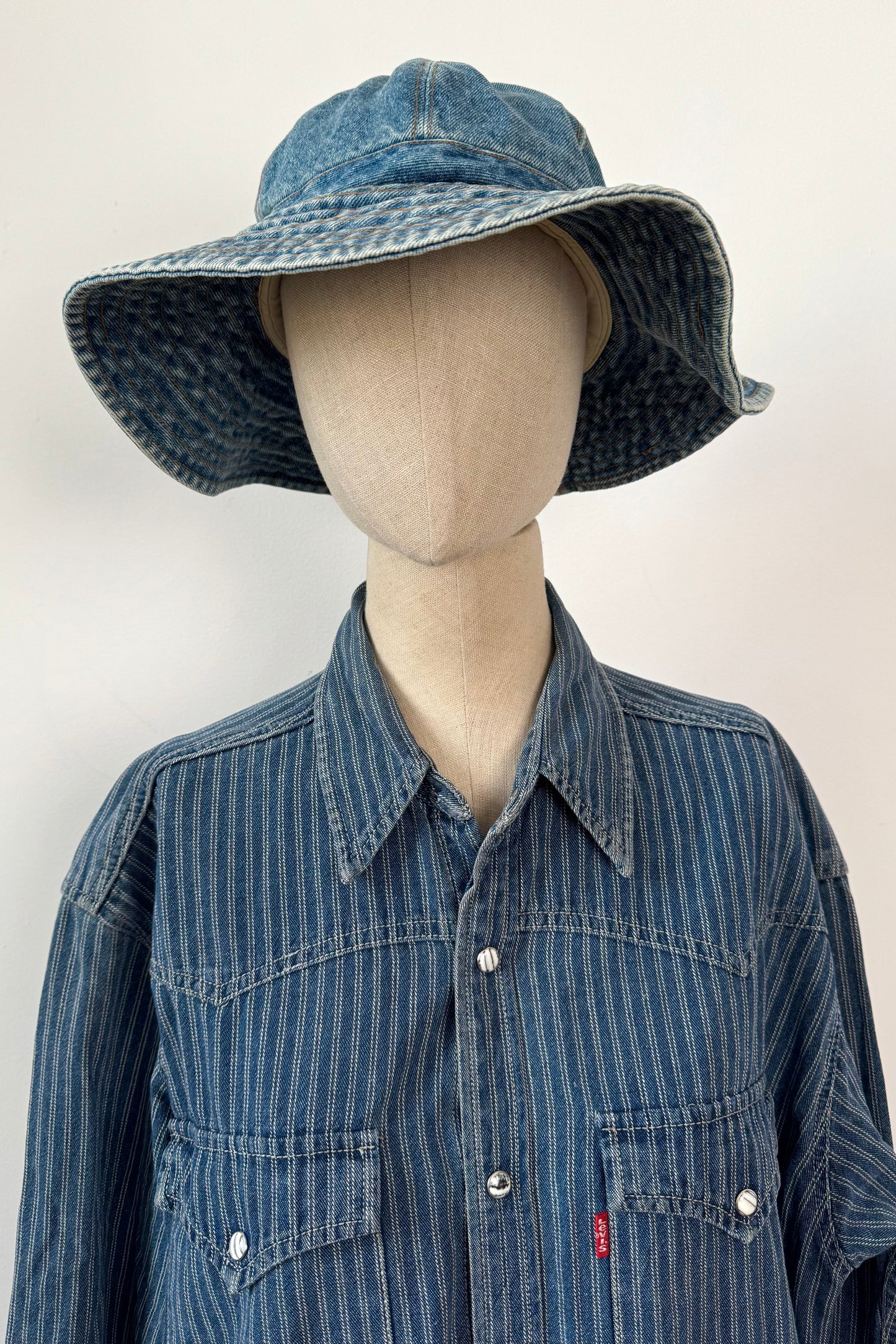 DENIM BUCKET HAT