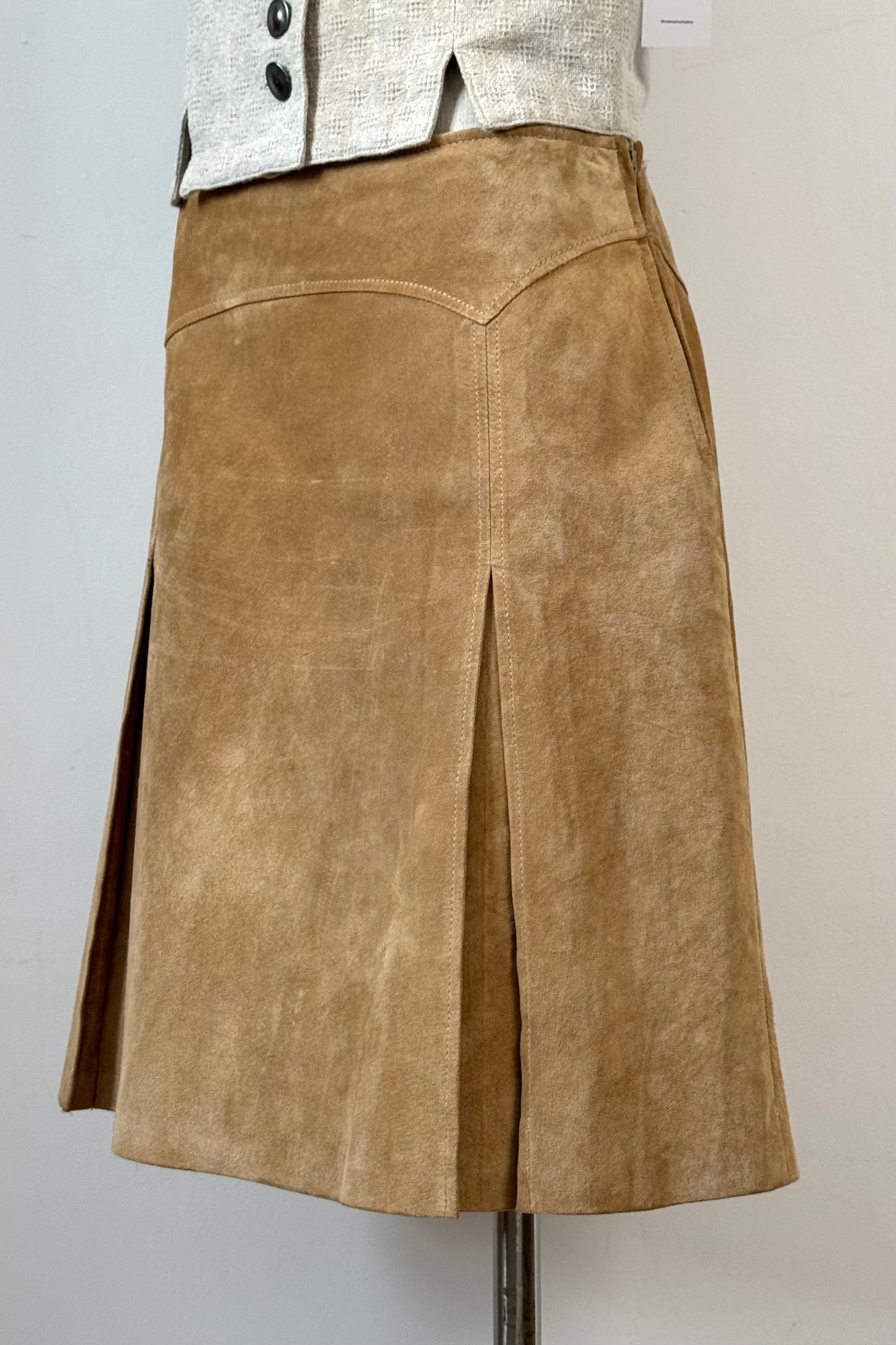 SUEDE PLEATED SKIRT SIZE L UK 12 EU 40