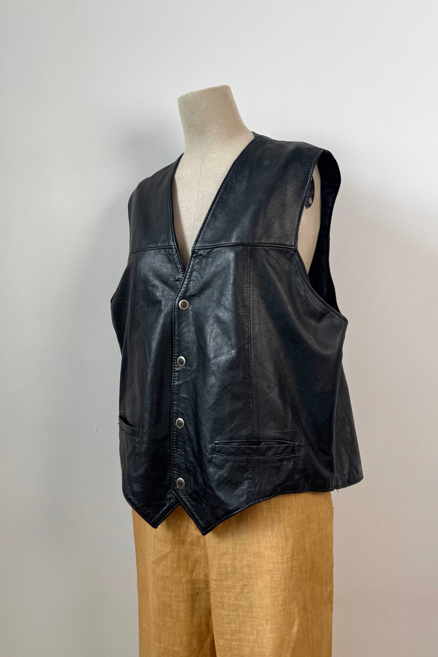 LEATHER VEST SIZE XL UK 14/16
