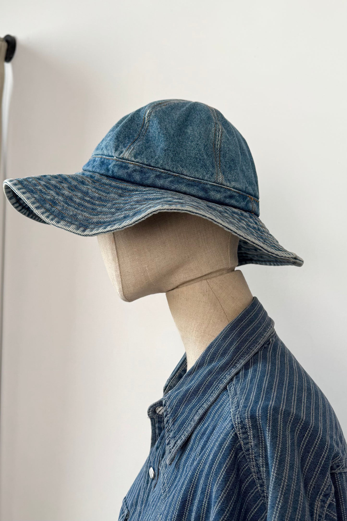 DENIM BUCKET HAT