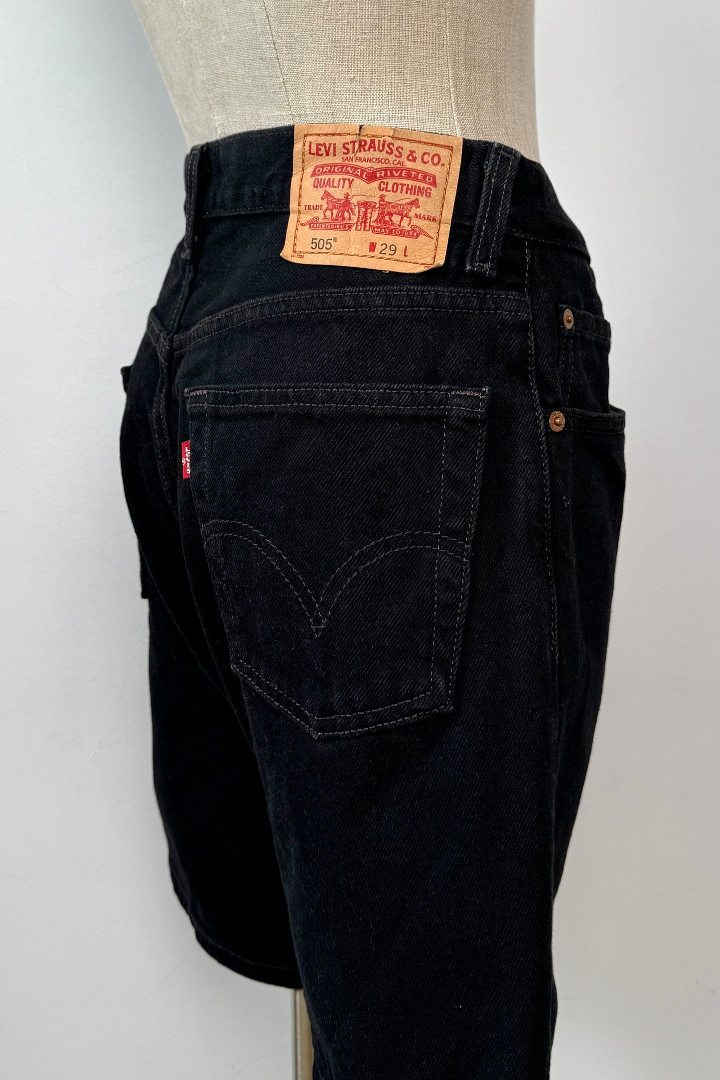 LEVI'S DENIM SHORTS SIZE 29 W UK 10/12