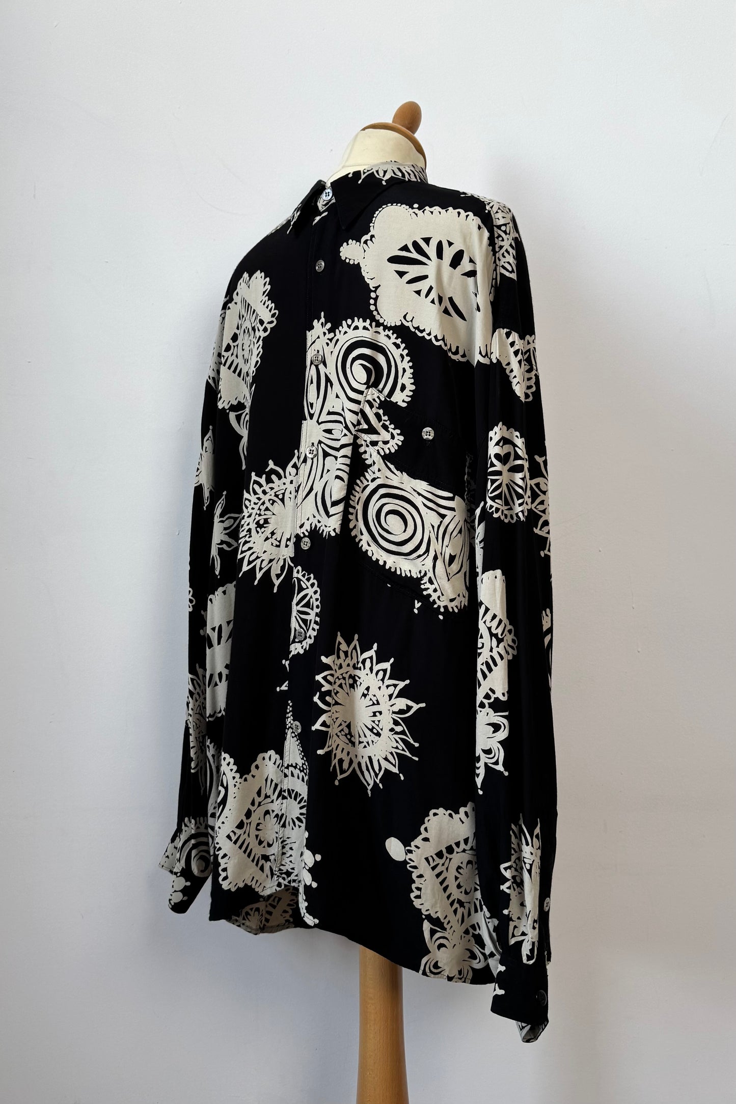 PRINTED FLOWY BLACK SHIRT SIZE XL UK 14/16