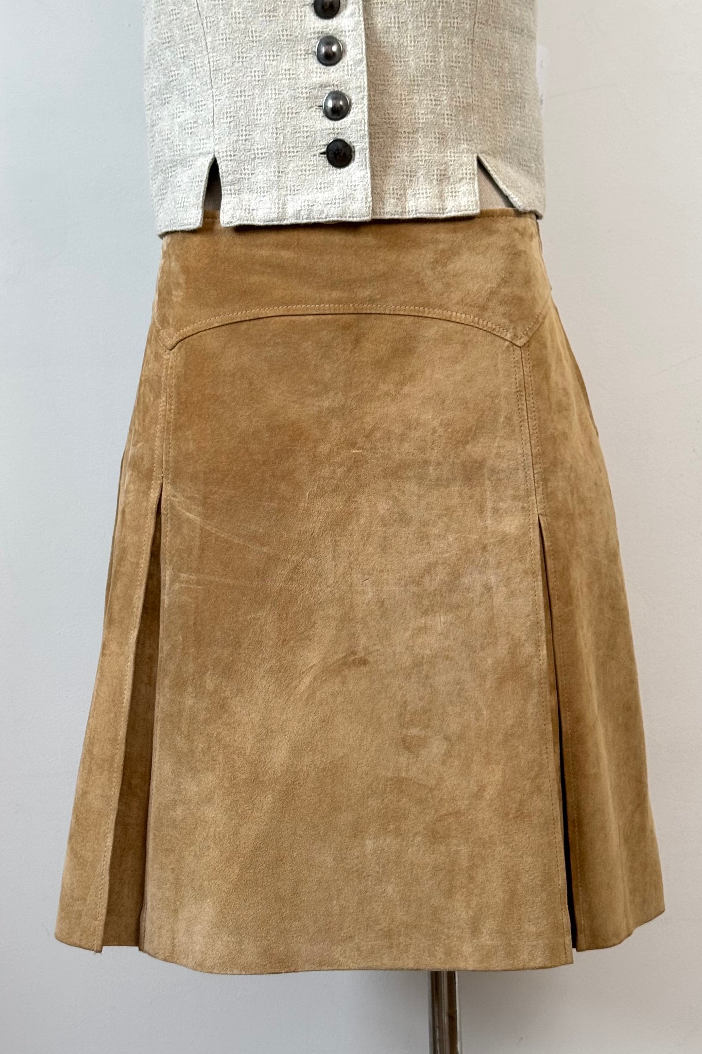 SUEDE PLEATED SKIRT SIZE L UK 12 EU 40