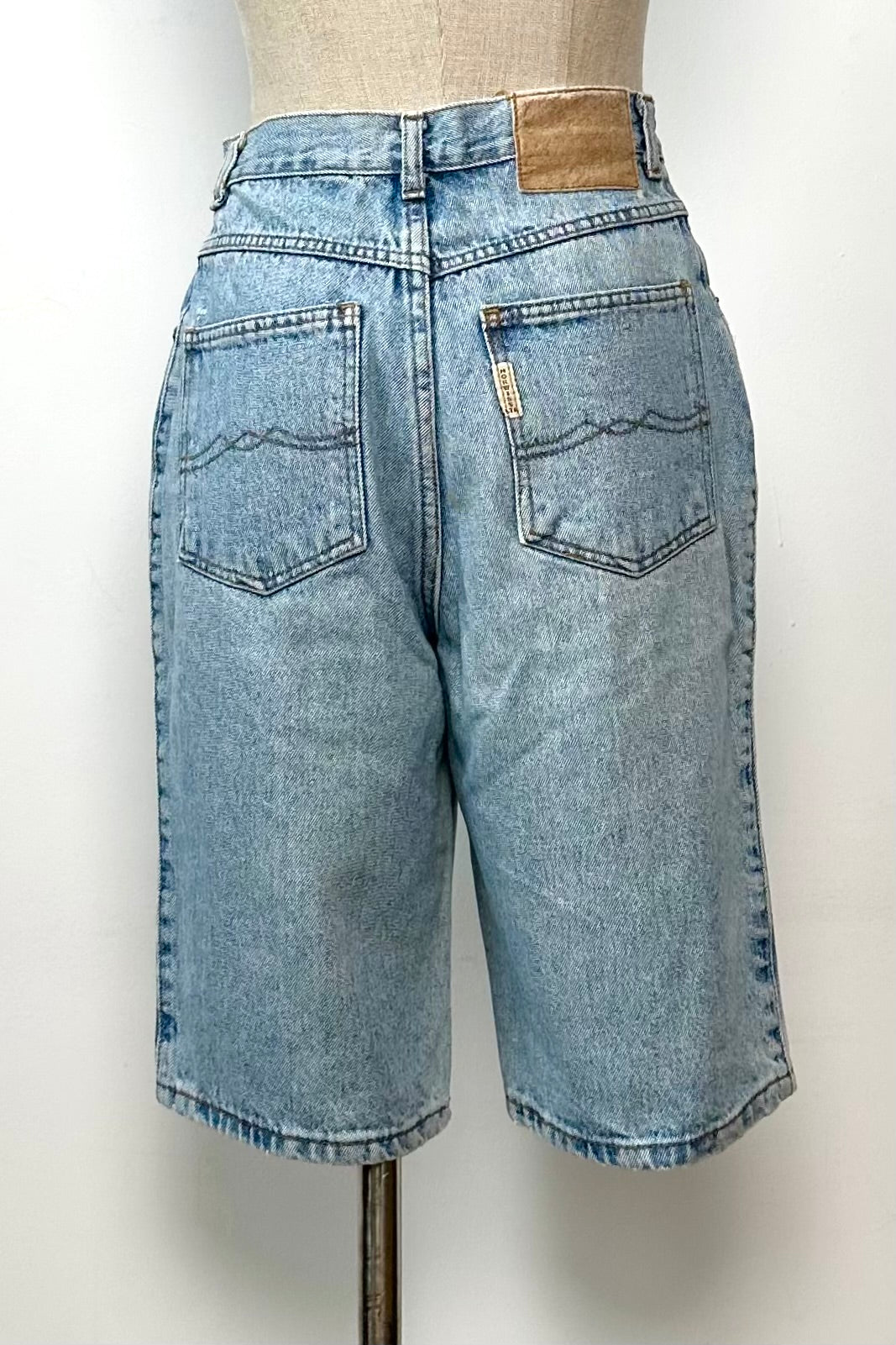 DENIM SHORTS SIZE 6/8 EU 34/36