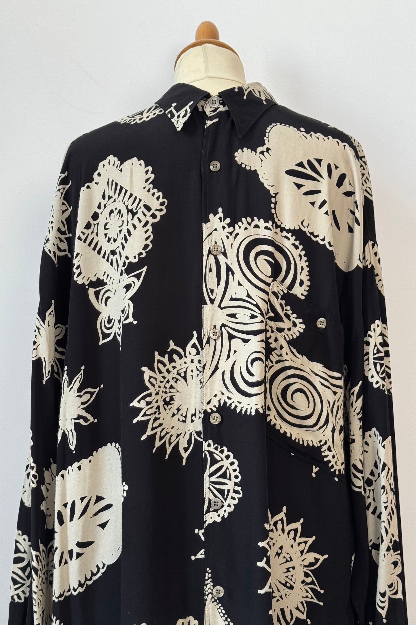 PRINTED FLOWY BLACK SHIRT SIZE XL UK 14/16