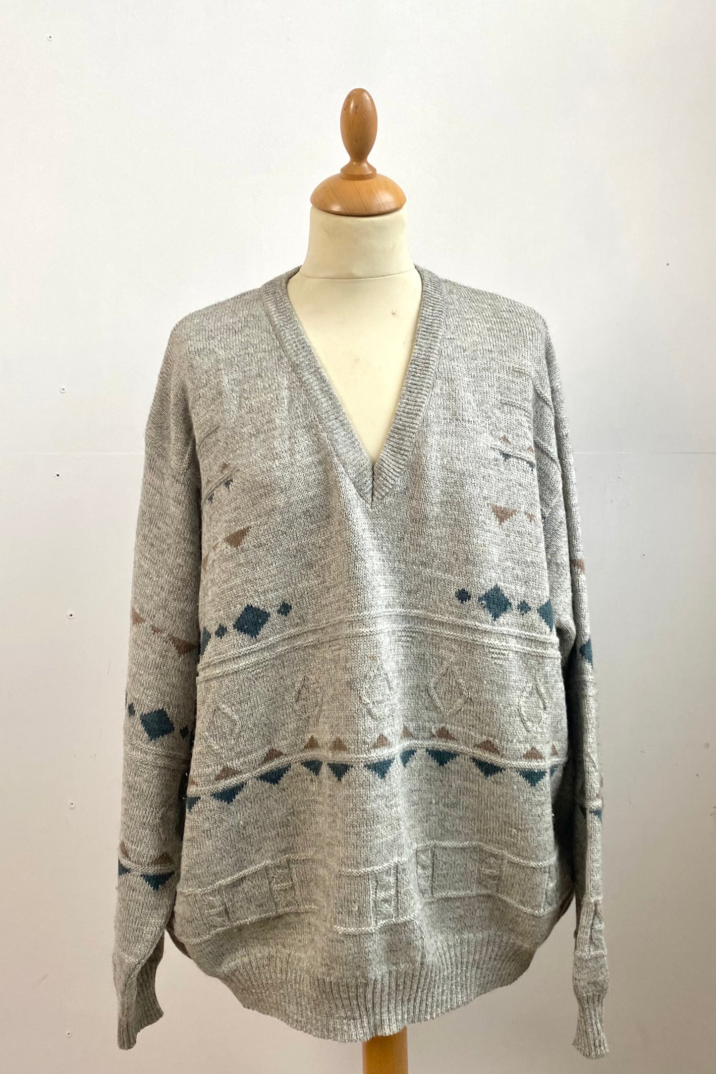 Vintage V-Neck Pattern Jumper Size L UK 12/14