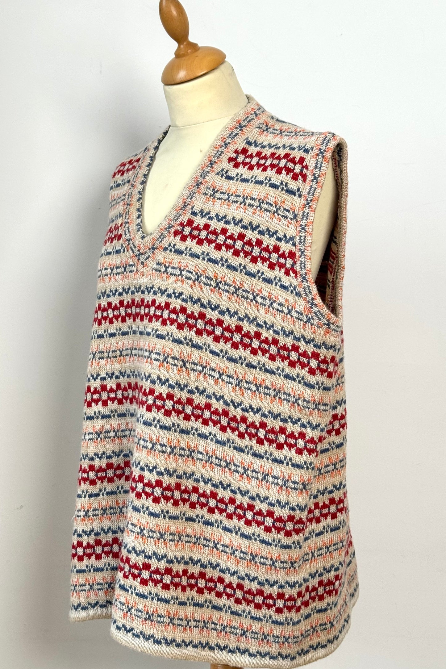 Pattern knit vest Size XL UK 14