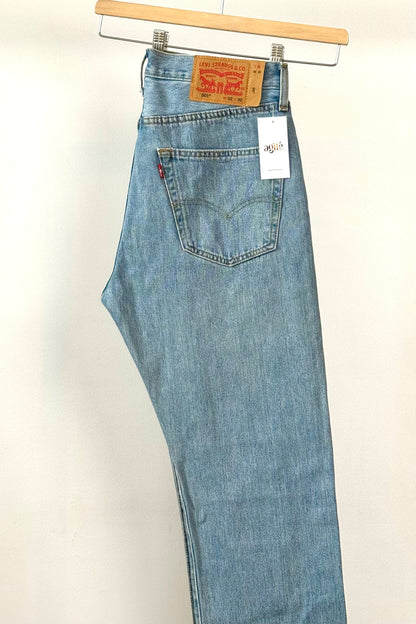 501 LEVIS LIGHT DENIM UK 14 EU 42 W32 L30W