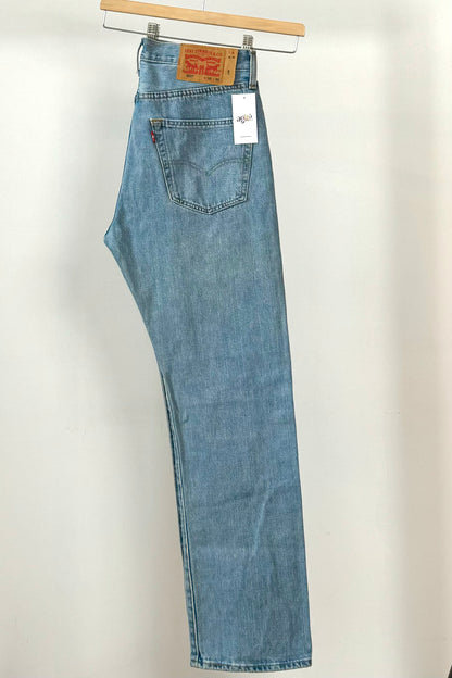 501 LEVIS LIGHT DENIM UK 14 EU 42 W32 L30W