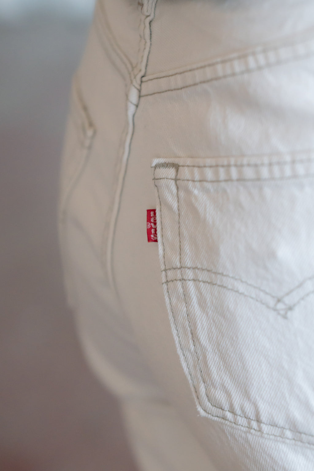 Levi’s White Denim Capri Jeans